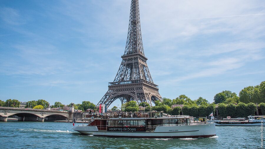 Paris: Champagne Tasting Cruise Departure from Eiffel Tower - Finding Port de Suffren Beneath the Eiffel Tower