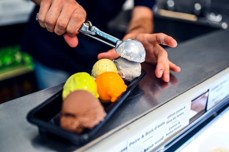 Paris: Chocolate and Pastry Tour with Tastings - Artisan chocolate in a Paris shop