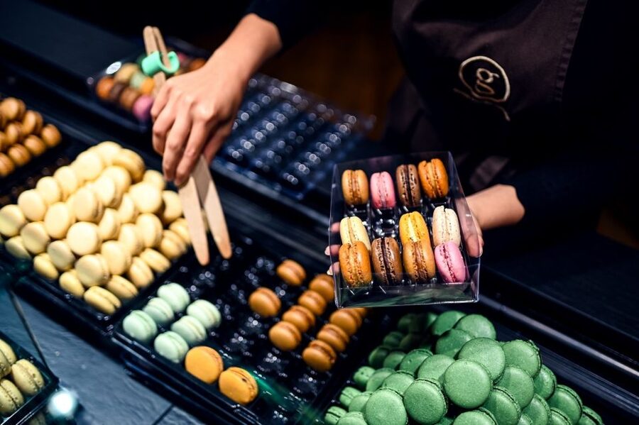 Paris: Chocolate and Pastry Tour with Tastings - Finishing with macarons near Sacré-Cœur