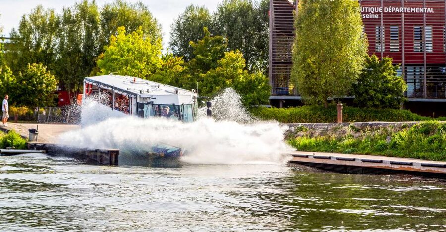 Paris: City and River Seine Tour on an Amphibious Bus - Following the old route toward Versailles