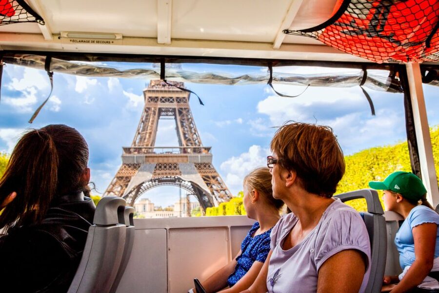 Paris: City and River Seine Tour on an Amphibious Bus - The splash into the Seine