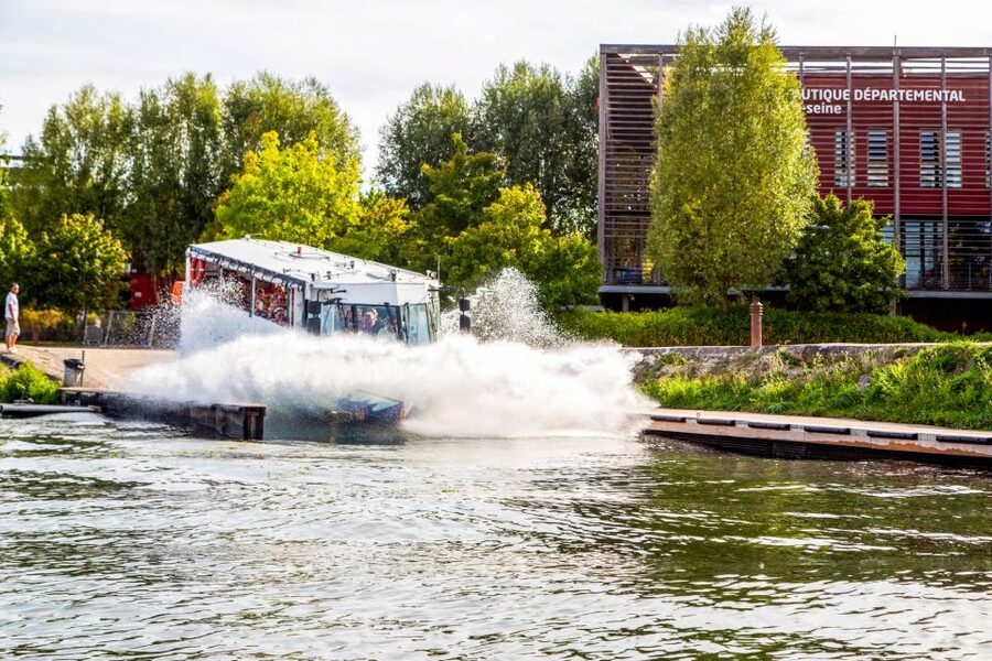 Paris: City and River Seine Tour on an Amphibious Bus - What the 105 minutes feels like