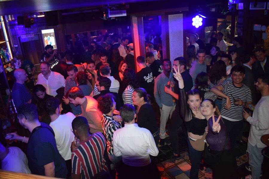 Paris: City Center Guided Pub Crawl with Shots & Club Entry - What to Wear and What to Bring