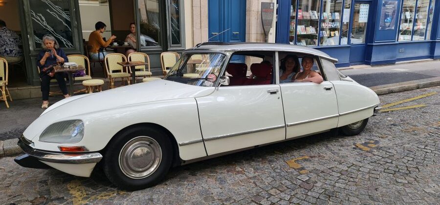 Paris: City Discovery Tour by Vintage Citroën DS Car - Eiffel Tower and Pont de Bir-Hakeim