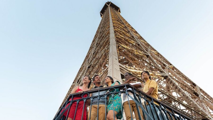 Paris: City Tour by Bus with Eiffel Tower & Optional Summit - Meeting the Paris City Vision Team