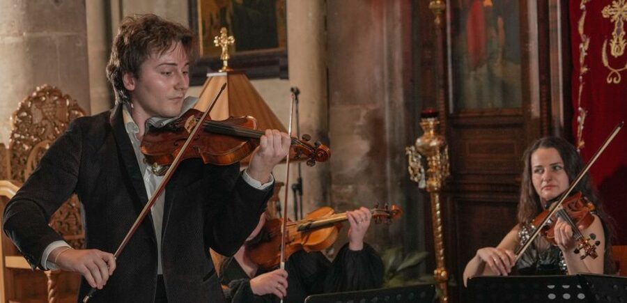Paris: Classical Music Concert in Saint-Julien-le-Pauvre - The sound: excellent acoustics, with one seating warning