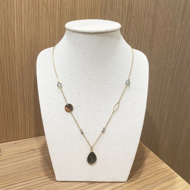 Paris: Create Your Own DIY Jewelry Souvenir Workshop - Choosing beads, stones, chains, and a design