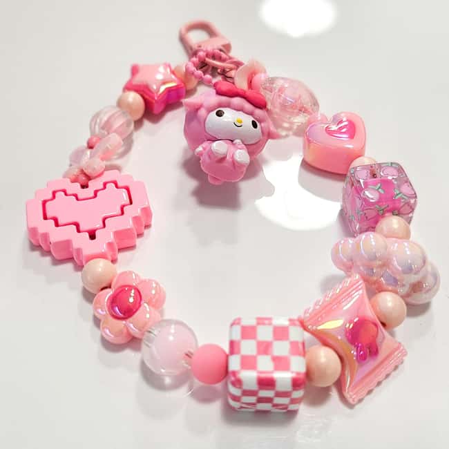 Paris: Create your phone strap, bag or keychain - Choosing between a phone strap, bag charm, and keychain