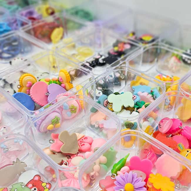 Paris: Create your phone strap, bag or keychain - Arriving at Boutique My Nice Bracelet