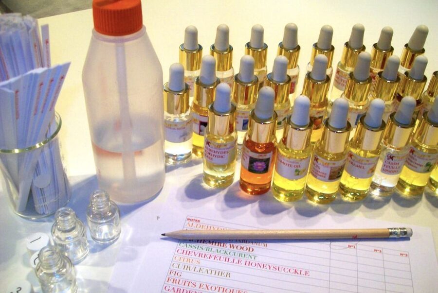 Paris: Create your Signature Scent Perfume Workshop - Understanding notes, chords, and changing perfume