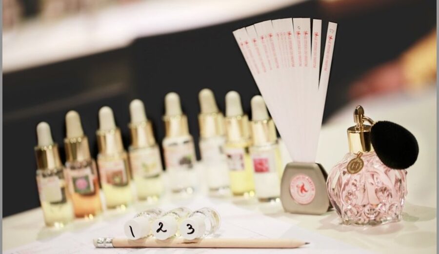 Paris: Create your Signature Scent Perfume Workshop - Meeting Marina Jung and choosing your first notes