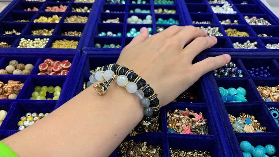 Paris: Custom Souvenir Bracelet Workshop - A Clean Space With Good Equipment