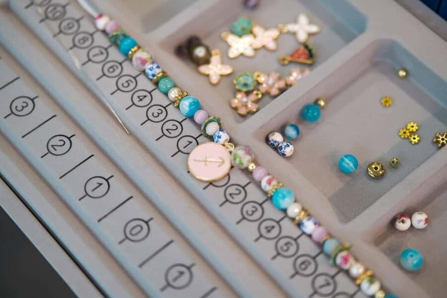 Paris: Custom Souvenir Bracelet Workshop - Timing, Cancellation, and Language Details