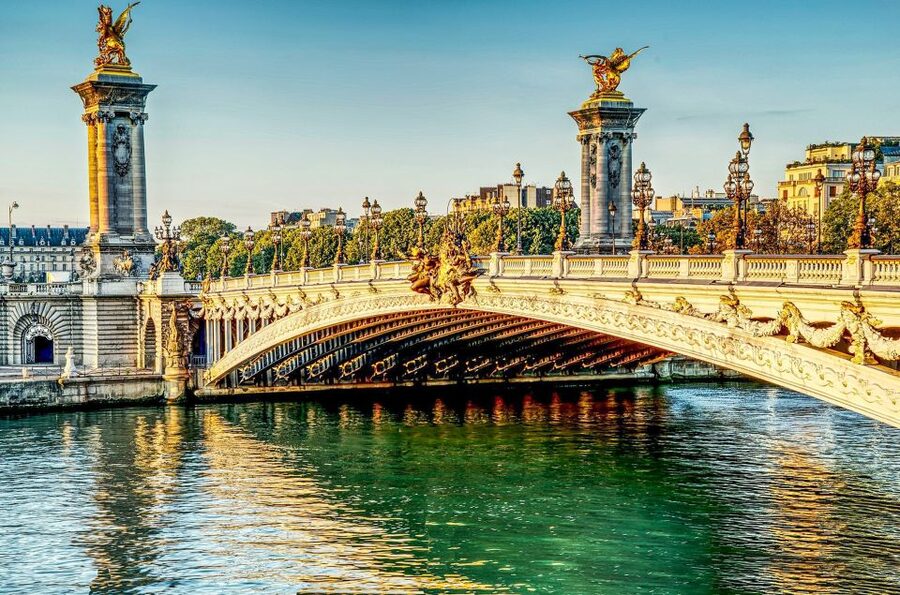 Paris: Day or Sunset Cruise with Drink, Ice Cream or Dessert - Palais de Chaillot and the Eiffel Tower finale