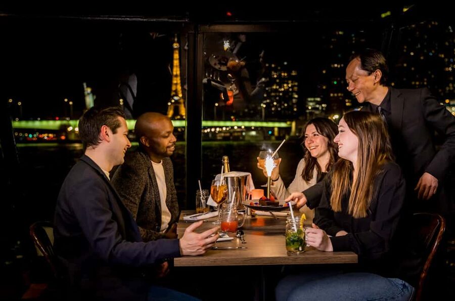 Paris: Dinner Cruise on the Seine and Eiffel Tower 2nd floor - Finding Port de Solférino without a scramble