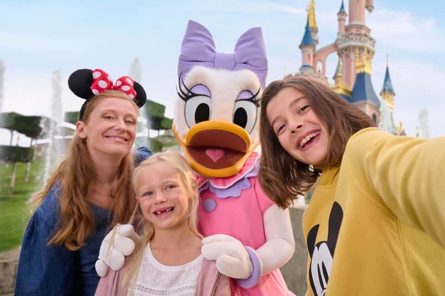 Paris: Disneyland Paris Ticket with Transfer - Meeting the coach at Hotel Pullman Paris Bercy