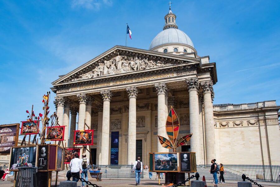 Paris: E-bike tour - Monumental and Hidden Paris - Guide quality and feeling safe on Paris streets
