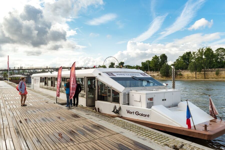 Paris: Early Evening Dinner Cruise on the River Seine - Choosing the right departure time