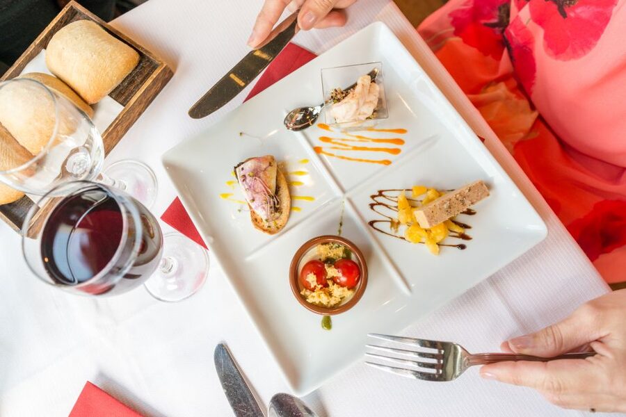 Paris: Early Evening Dinner Cruise on the River Seine - Who will enjoy this Seine cruise most?