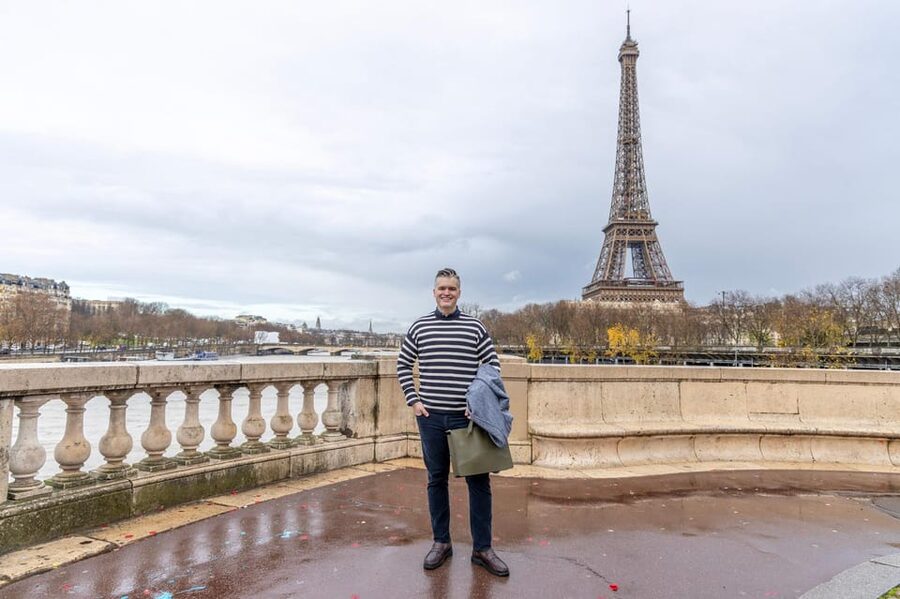 Paris: Eiffel Area Private Photoshoot - The Photographer’s Style and Guidance