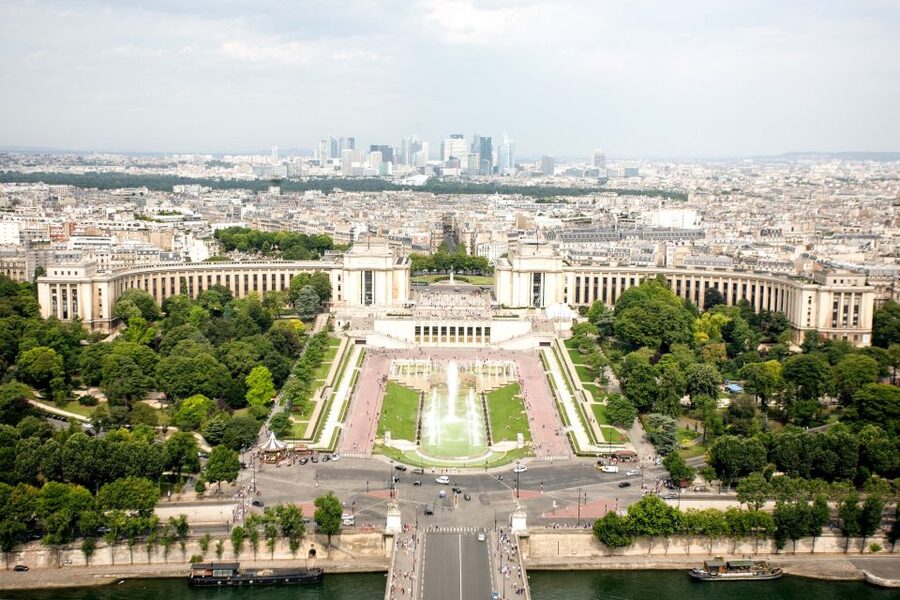 Paris: Eiffel Tower Access by Elevator & Seine River Cruise - The guide quality is a major part of the value