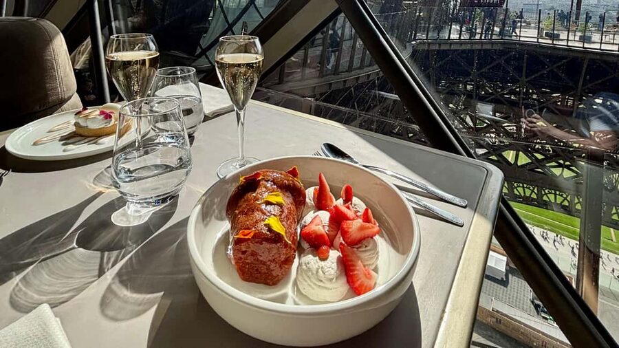 Paris: Eiffel Tower Dining, Gustave Menu at Madame Brasserie - How the timing shapes your night