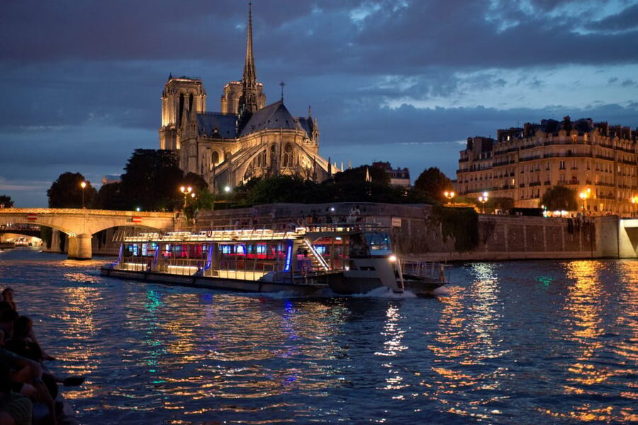 Paris: Eiffel Tower Dinner Cruise with a Moulin Rouge Show - Key points to know before booking