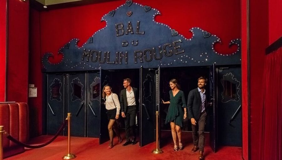 Paris: Eiffel Tower Dinner Cruise with a Moulin Rouge Show - Should you book this Paris evening?