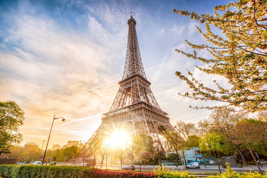Paris: Eiffel Tower Dinner Cruise with a Moulin Rouge Show - Getting from one sight to the next