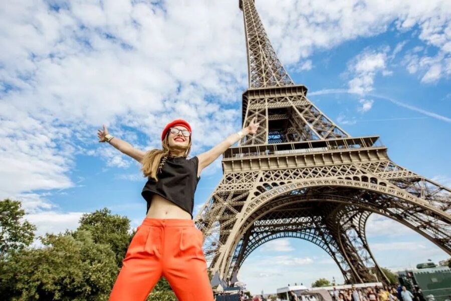 Paris: Eiffel Tower Entry Ticket with Optional Summit Access - Meeting your host near the Champ de Mars