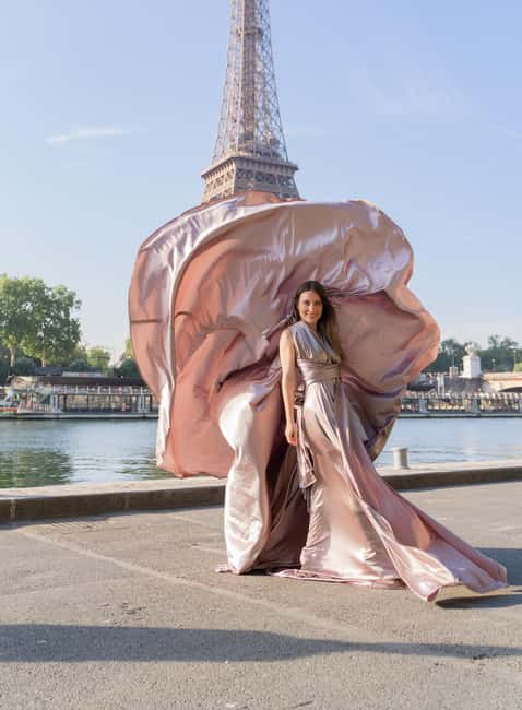 Paris: Eiffel Tower Flying-Dress Photoshoot jonadress - The flying dress idea at the Eiffel Tower