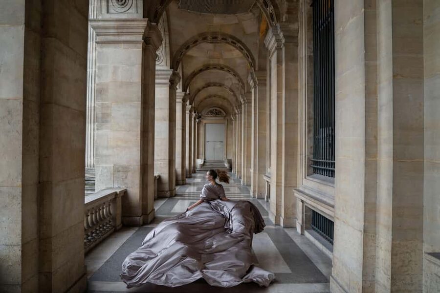 Paris: Eiffel Tower Flying-Dress Photoshoot jonadress - Packages, edited photos, and the real price