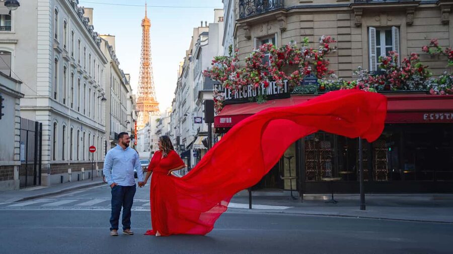Paris: Eiffel Tower Flying-Dress Photoshoot jonadress - Who will enjoy this most