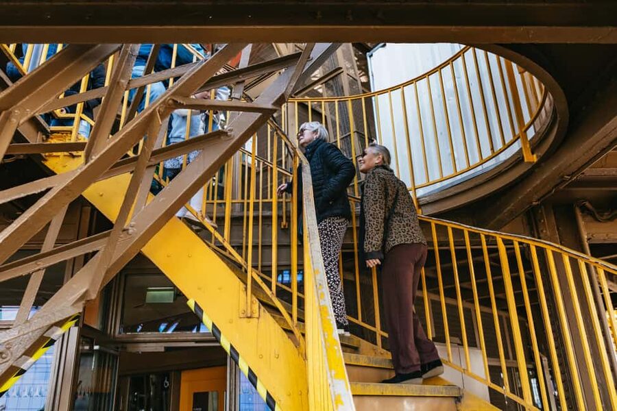 Paris: Eiffel Tower Fully Guided Tour with Summit Option - Small practical details that save trouble