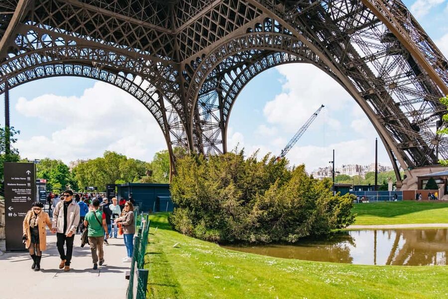 Paris: Eiffel Tower Fully Guided Tour with Summit Option - Deciding if the 276-meter summit is worth it