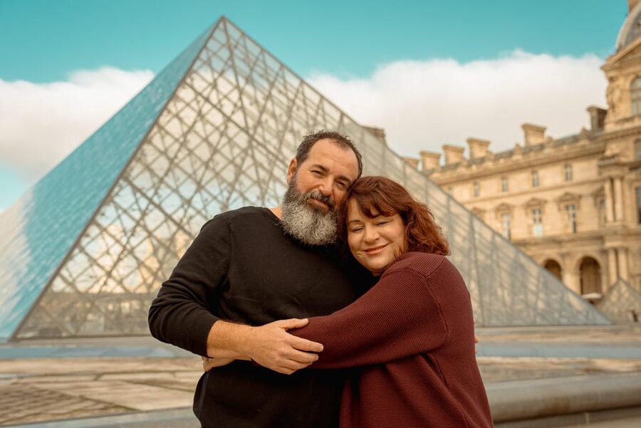 Paris: Eiffel Tower & Louvre Private Photoshoot - Receiving and using the edited photos