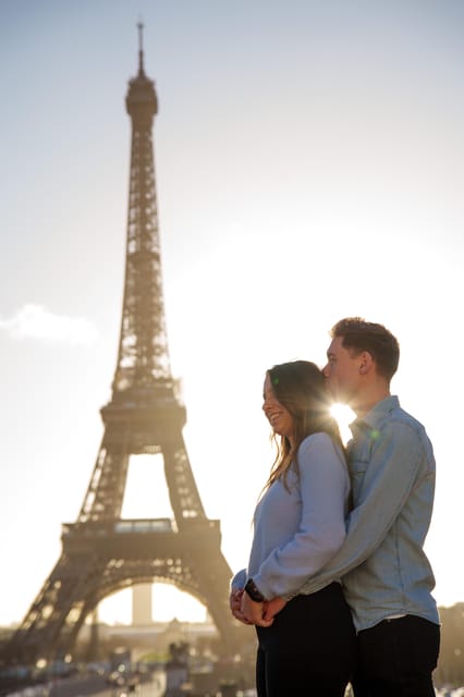 Paris: Eiffel Tower Photoshoot with a Professional - Language, group size, and accessibility