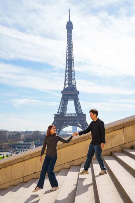 Paris: Eiffel Tower Photoshoot with a Professional - Retouching and the final photographs
