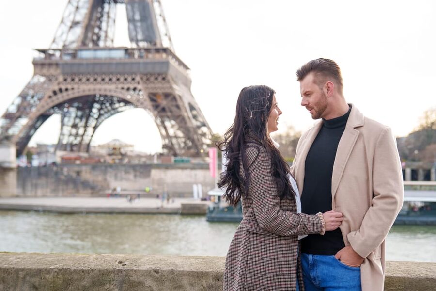 Paris: Eiffel Tower Photoshoot with a Professional - Price and value at $29 per group