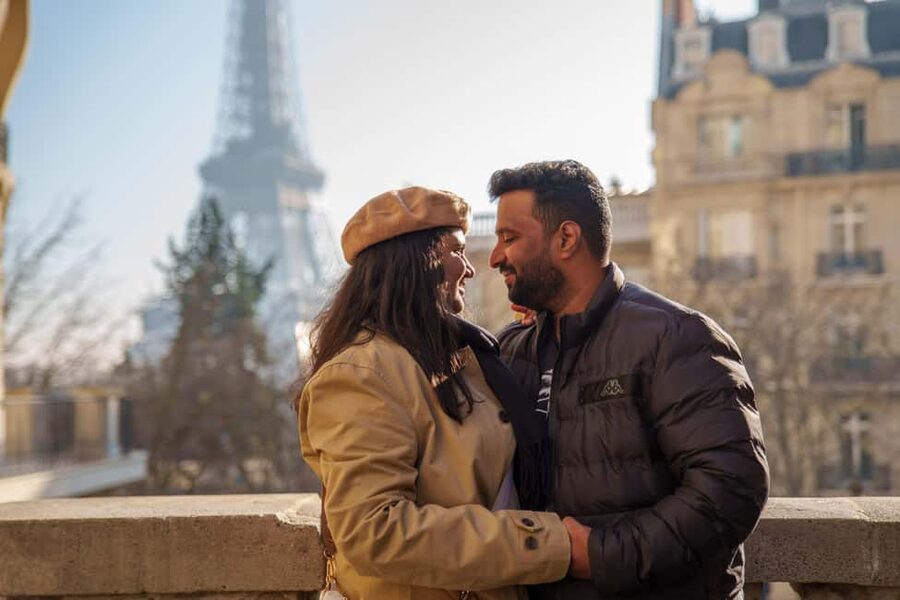 Paris: Eiffel Tower Photoshoot with a Professional - Weather, clothing, and timing