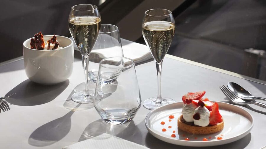 Paris: Eiffel Tower's Madame Brasserie 3-course lunch 12:00 - Service that makes the occasion work