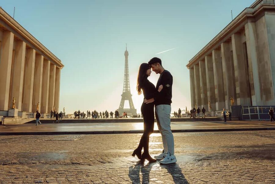 Paris: Eiffel Tower Street Photoshoot - The Eiffel Tower photo stop and posing help