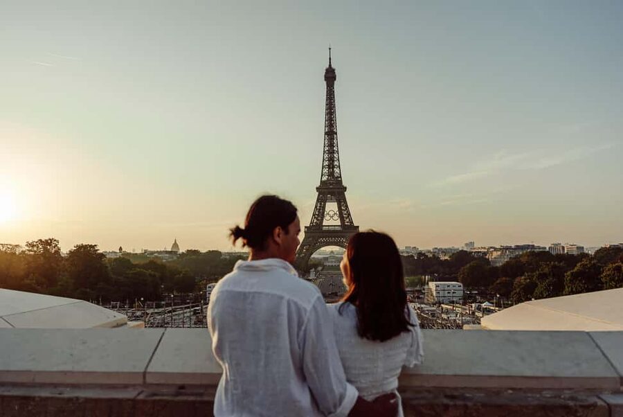 Paris: Eiffel Tower Street Photoshoot - Special requests, proposals, and personal style