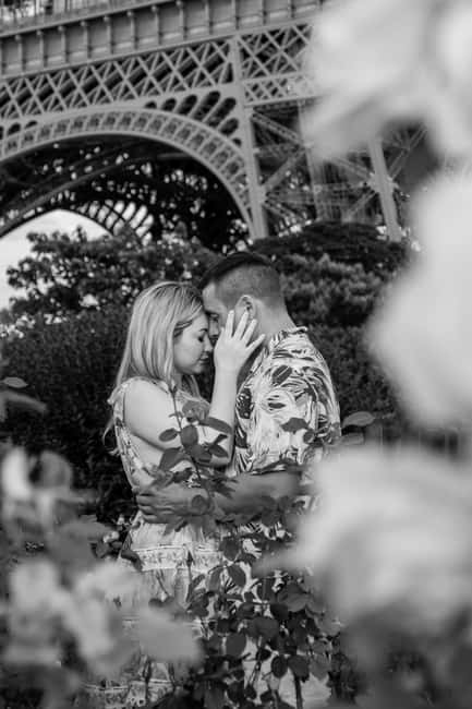 Paris: Eiffel Tower Street Photoshoot - Who will get the most from this experience