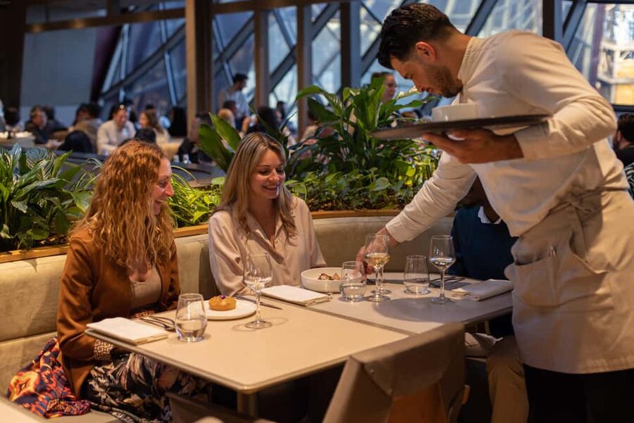 Paris: Elegant Dinner with Drinks in the Eiffel Tower - Key points to know before booking