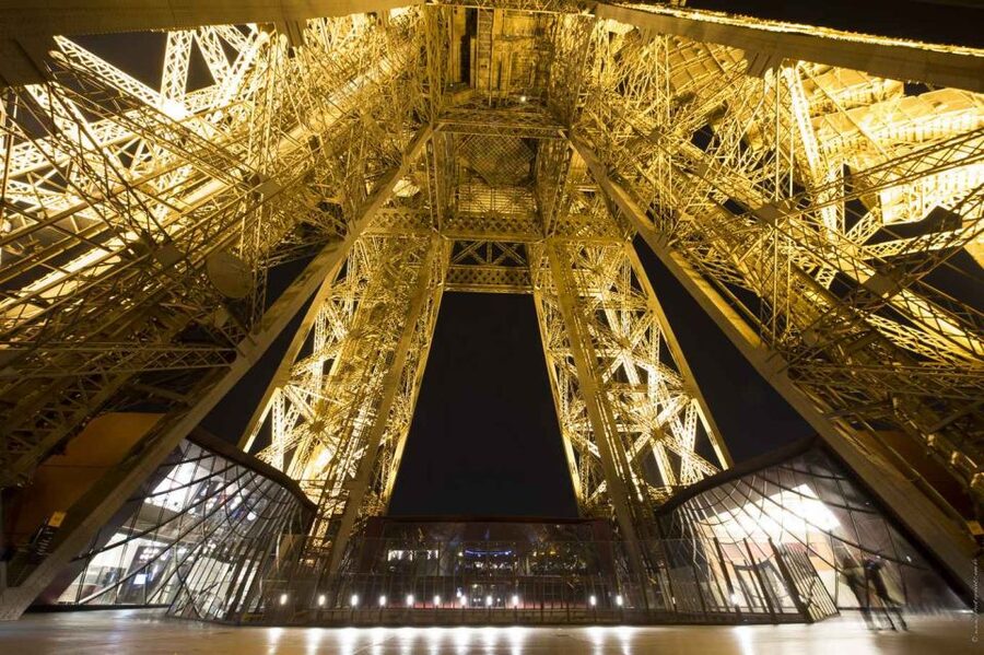 Paris: Elegant Dinner with Drinks in the Eiffel Tower - Drinks, service, and the pace of dinner