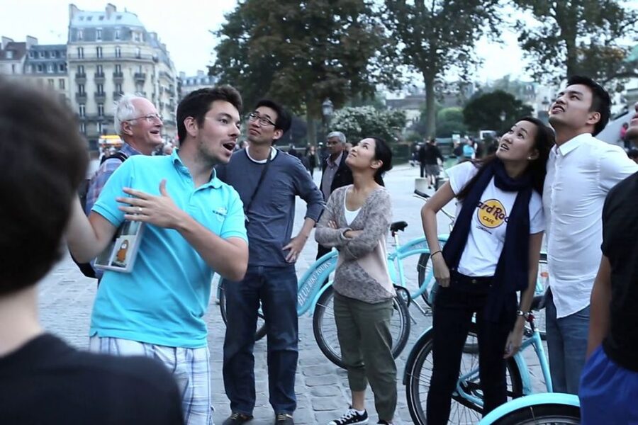 Paris: Evening Bike and Boat Tour - The Louvre at night and the ride back