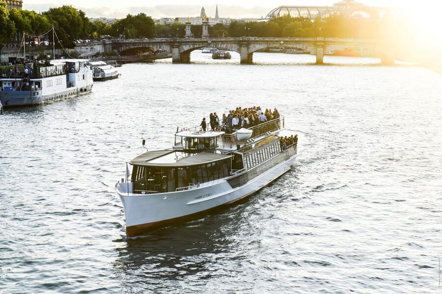Paris: Evening River Cruise with Music - Bridges, music, and the Eiffel Tower finale