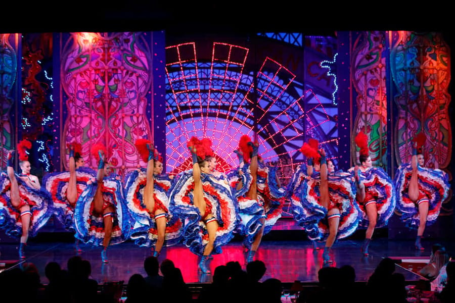 Paris: Evening Sightseeing Tour and Moulin Rouge Show - Using the audio app without frustration