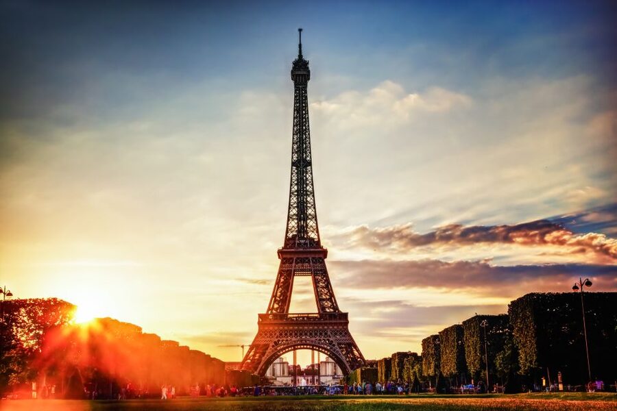 Paris: Evening Sightseeing Tour and Moulin Rouge Show - Arriving at the Moulin Rouge